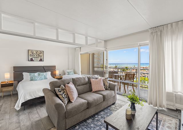 Oceanfront Oasis at Ilikai Hotel