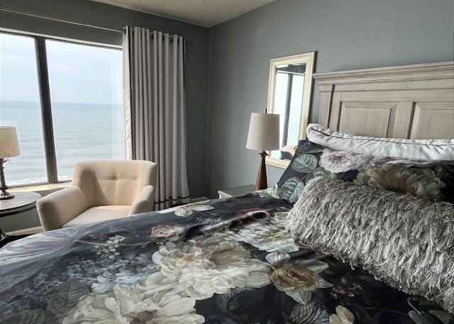 Oceanfront Penthouse - Crescent Towers I 901