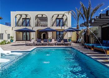 Paz del Mar 30: Luxury 8 Bedroom Heated Pool, Private Chef & Housekeeping