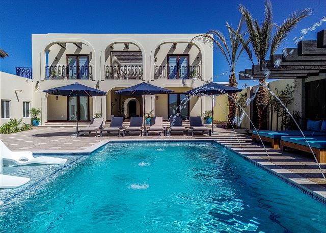 Paz del Mar Perico: Luxury King Room with Pool & Beach Access