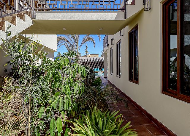 Paz del Mar Perico: Luxury King Room with Pool & Beach Access - Image 9