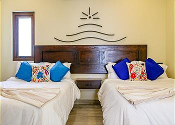 Paz del Mar Paloma: Luxury Double Queen Room with Pool & Beach Access