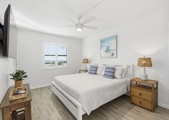 Master Bedroom w/King Bed