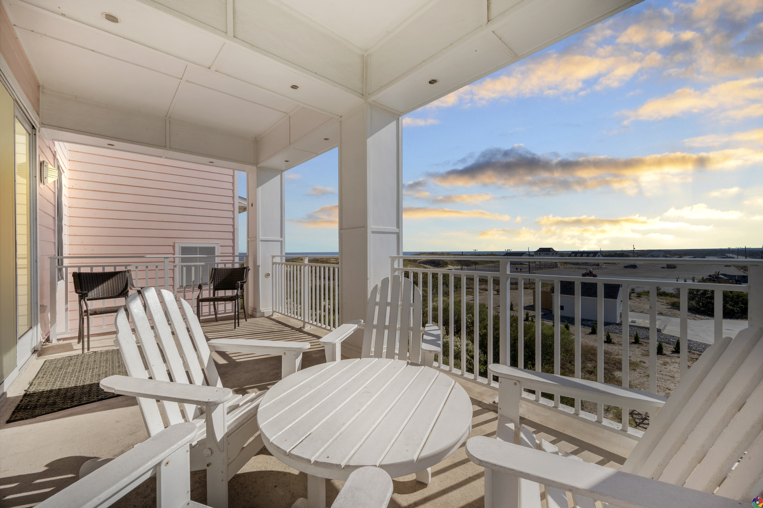 Balcony And Three Pools With Gym - Inviting Family Escape - 維吉尼亞海灘