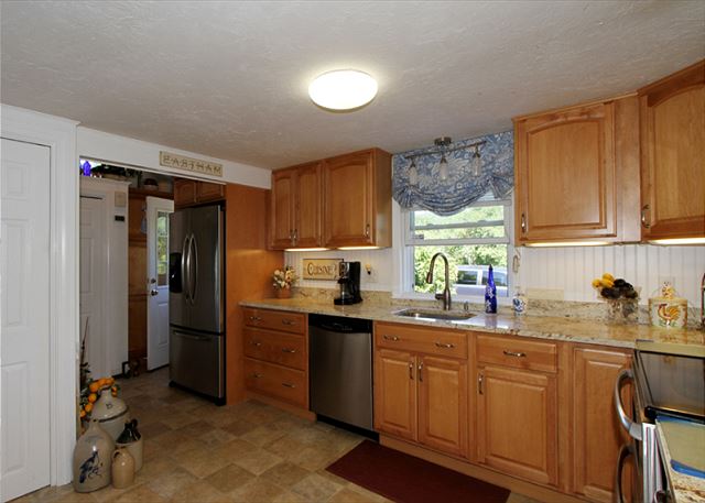 Kitchen (alternate view) Kitchen (alternate view)
