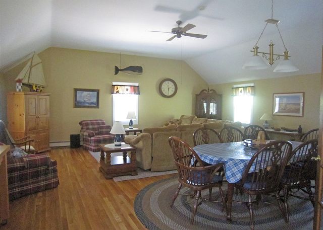 Large Open Family/ Dining Area Large Open Family/ Dining Area