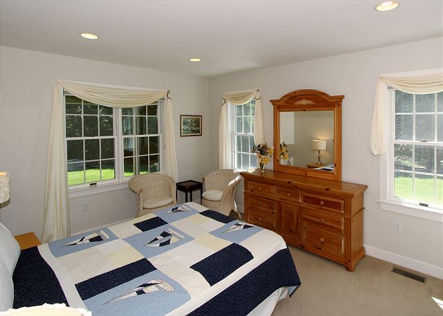 Queen Bedroom Queen Bedroom