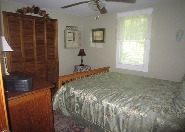 Guest Bedroom (alternate view) Guest Bedroom (alternate view)