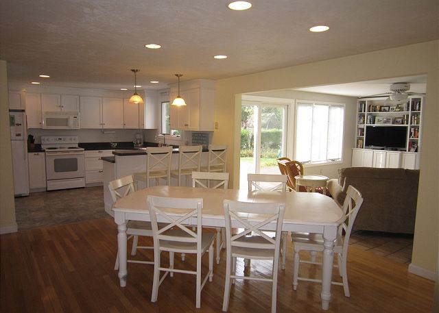 Bright and airy dining area Bright and airy dining area