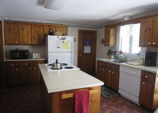 Kitchen (alternate view) Kitchen (alternate view)