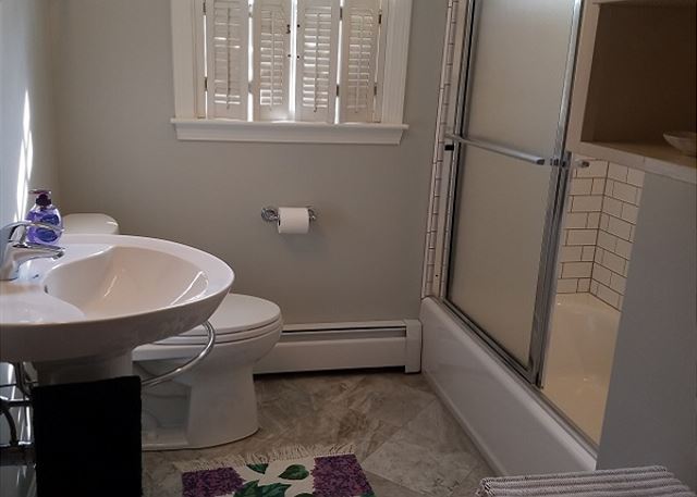 Full Bath Full Bath