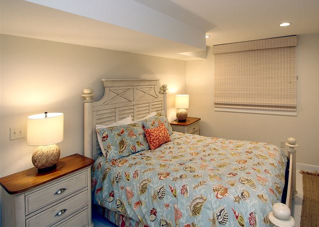 Queen Bedroom Queen Bedroom