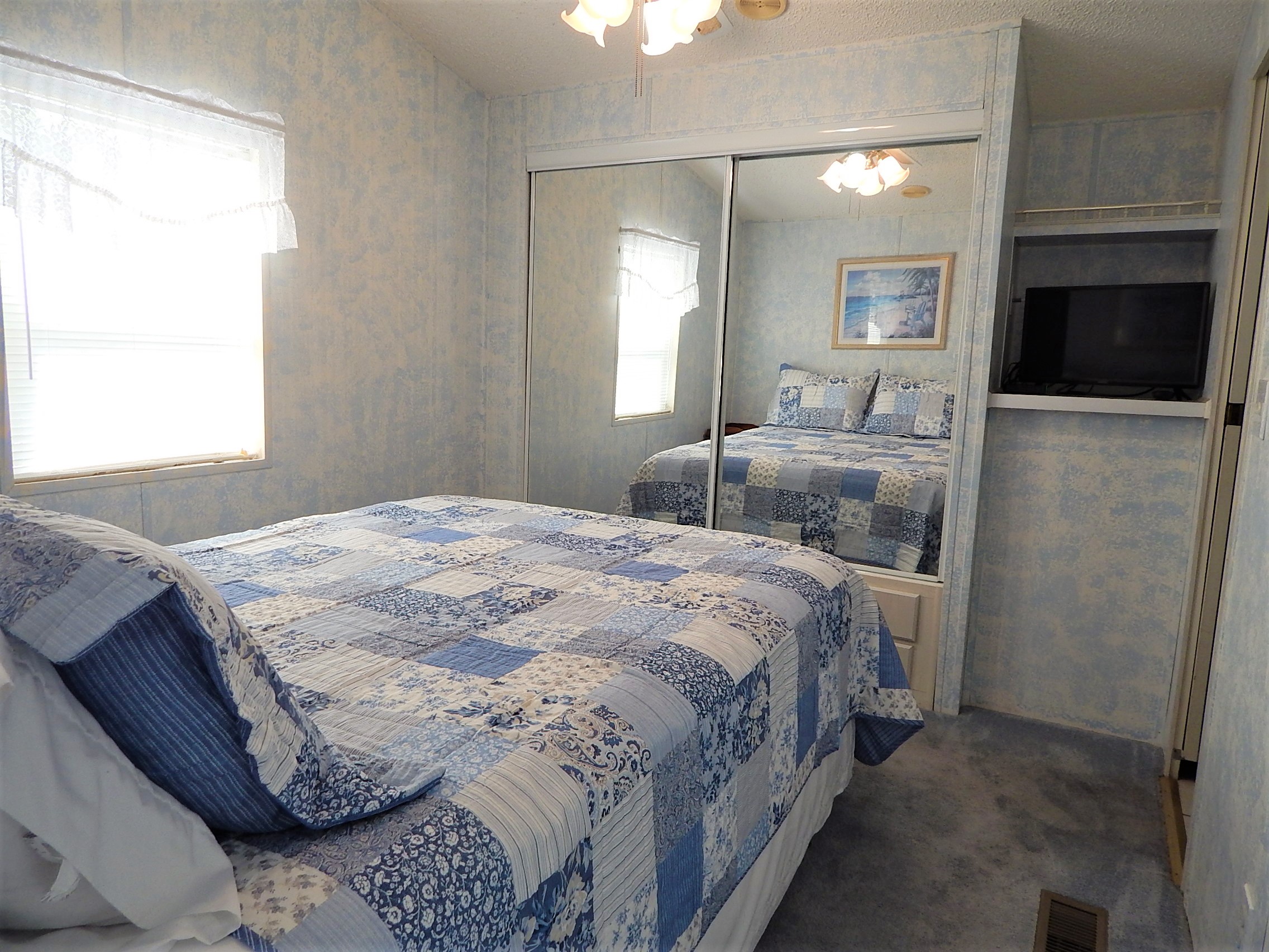 Bedroom - view 2