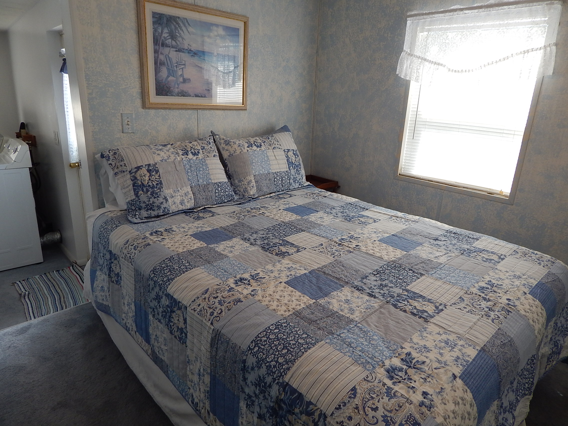 Bedroom with Queen bed