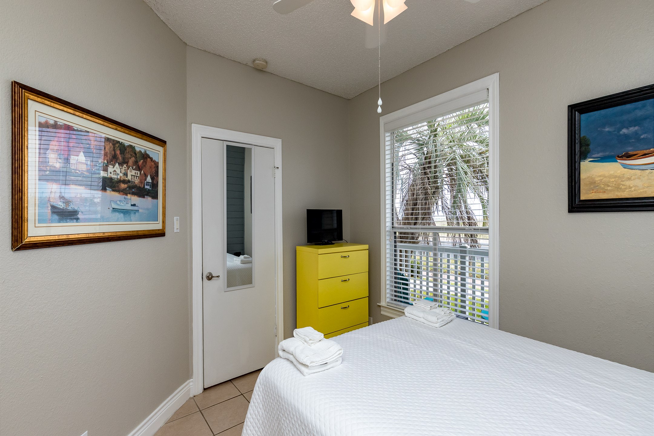 Master bedroom with a queen size bed and flat screen TV