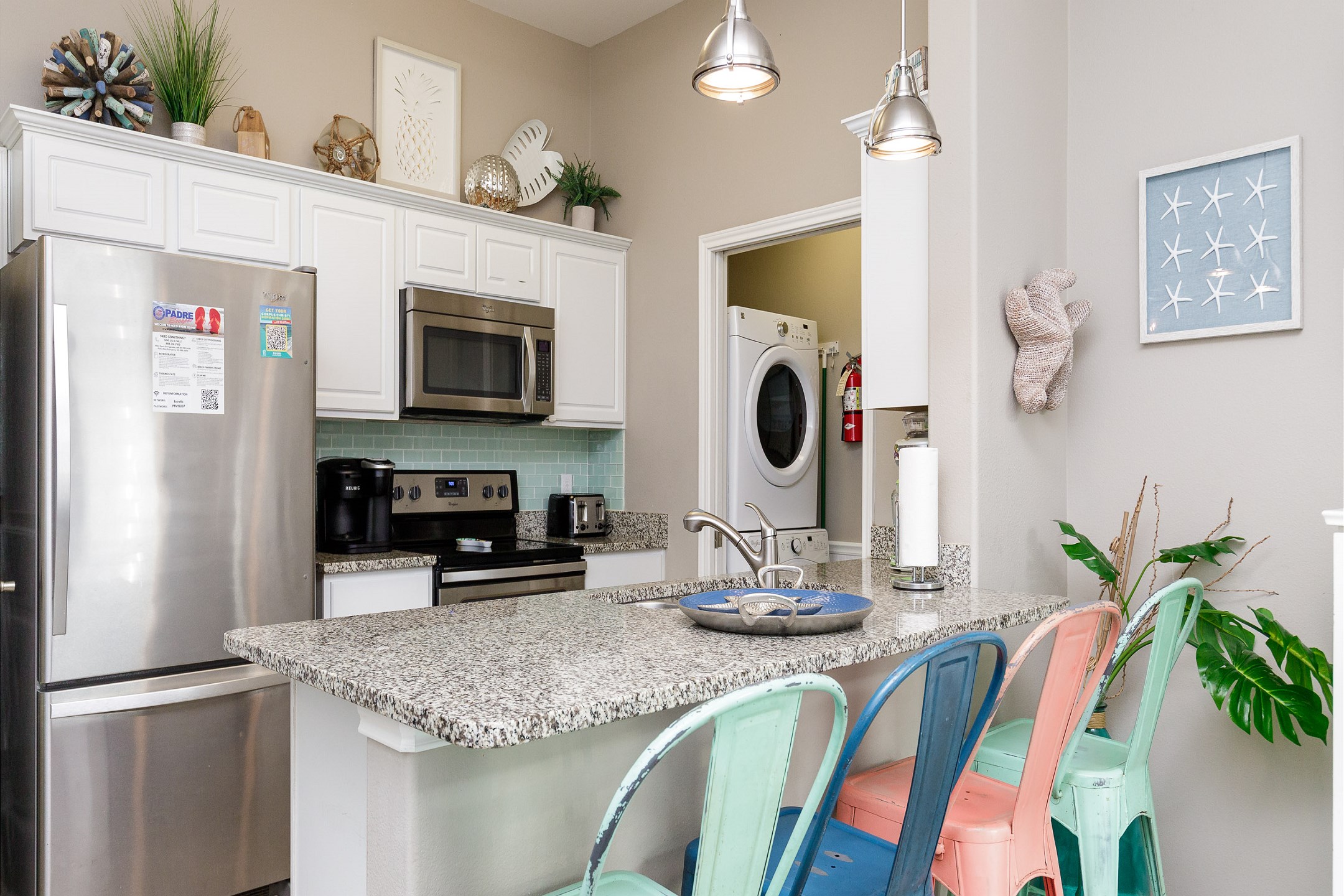 Breakfast bar and well-equipped kitchen