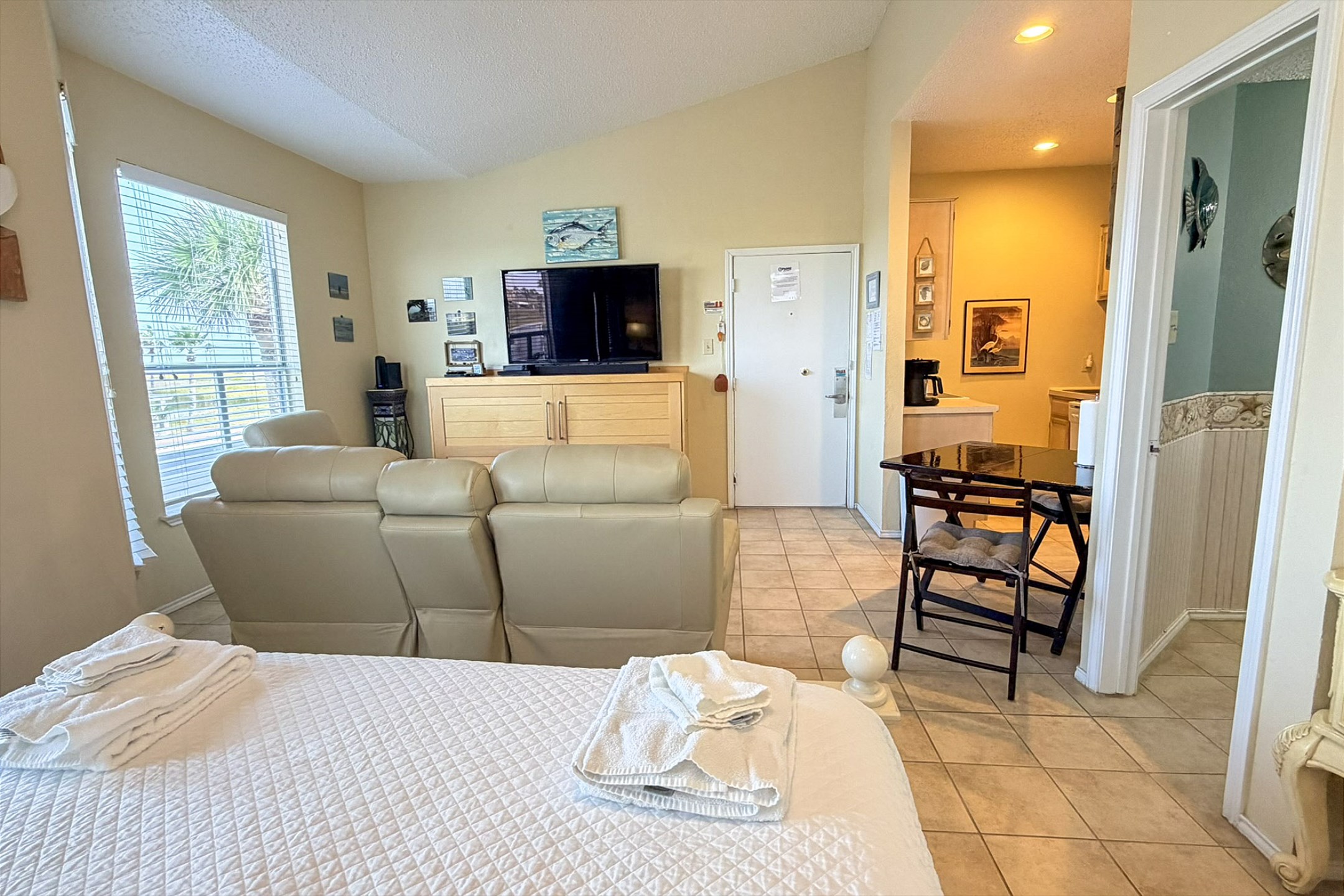 Studio space with new furnishings so you can kick back, relax and enjoy TV from all areas