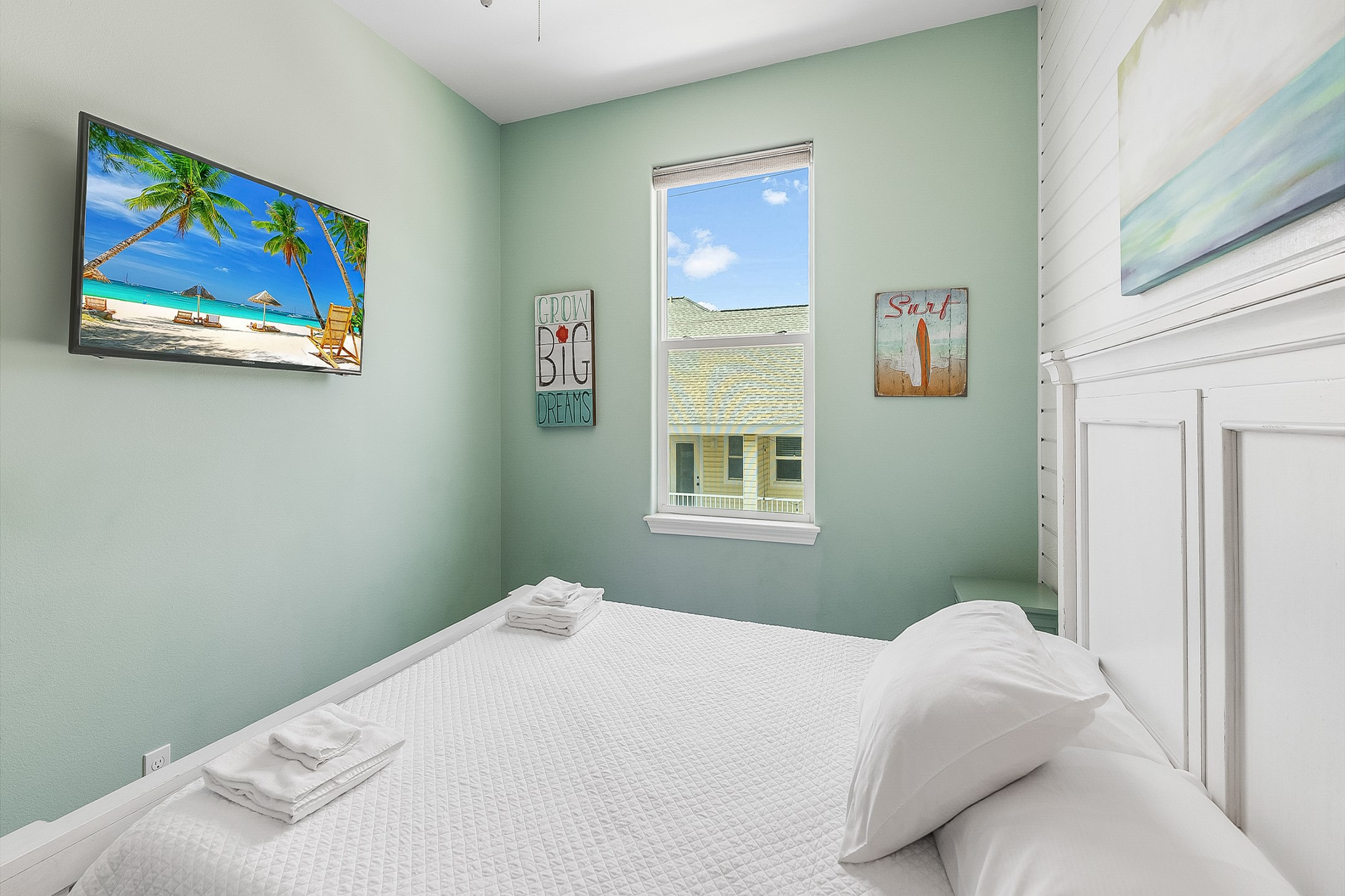 Sleep better at Padre Escapes with our exclusive Clean Bed Promise; providing fresh linens, comforters, and towels washed at high temperatures exceeding CDC recommendations, setting us apart for a truly restful vacation