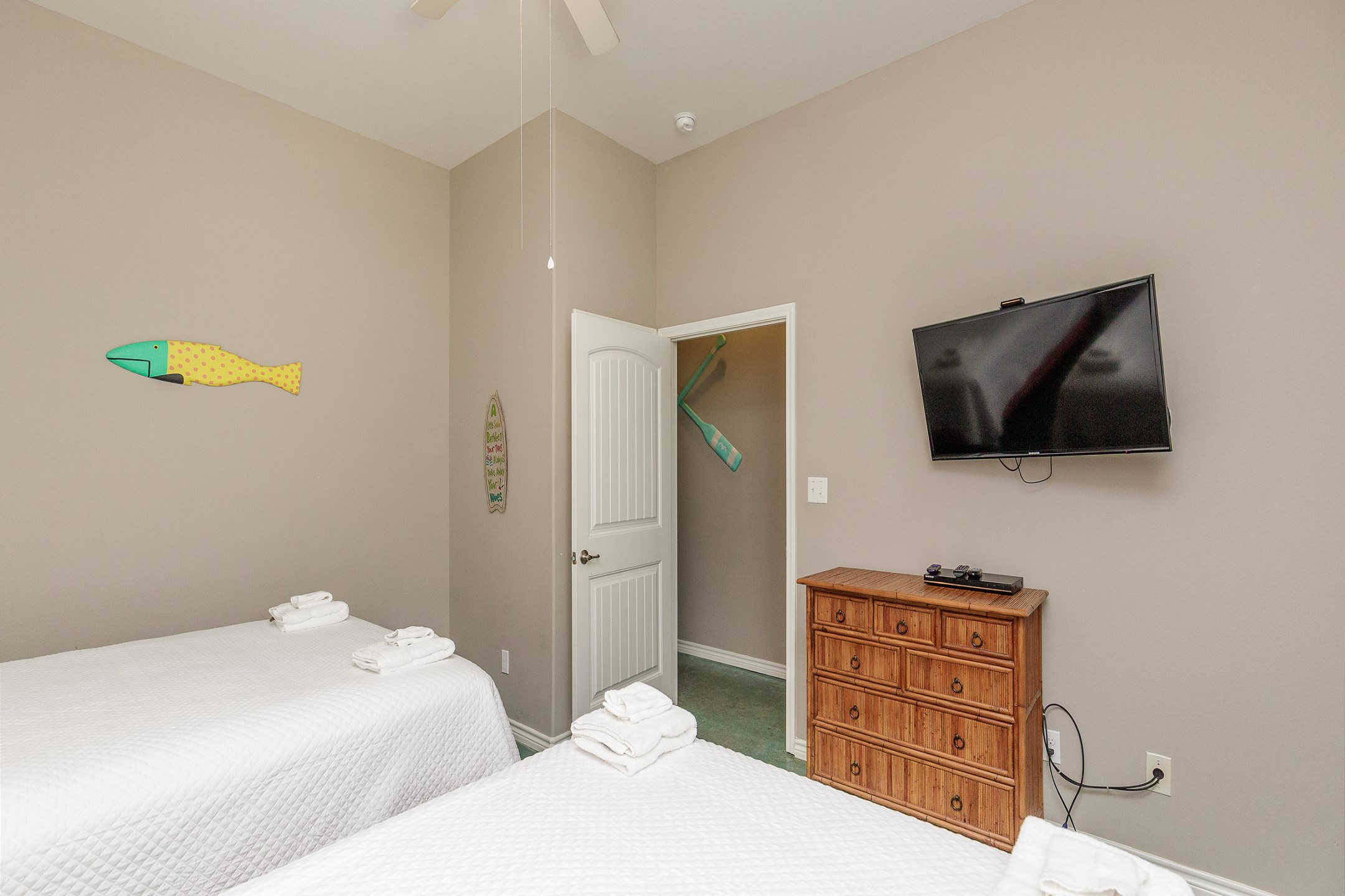 Second bedroom with two queen size beds and flat screen TV