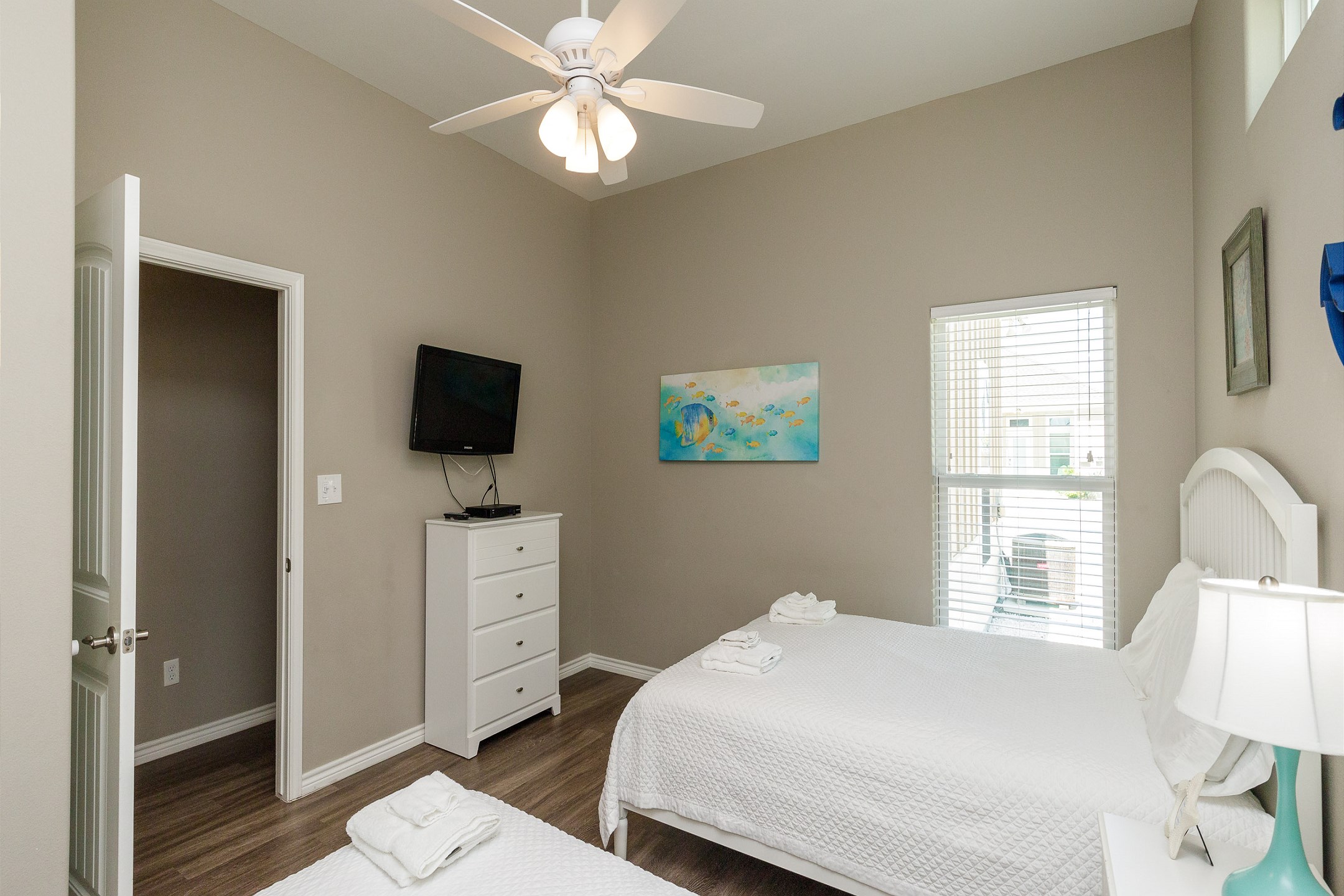 Second bedroom with two queen size beds and flat screen TV