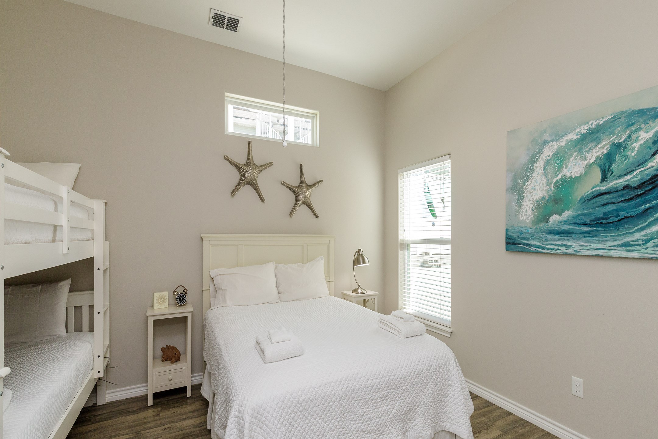 Second bedroom with queen size bed and twin size bunk beds, along with flat screen TV