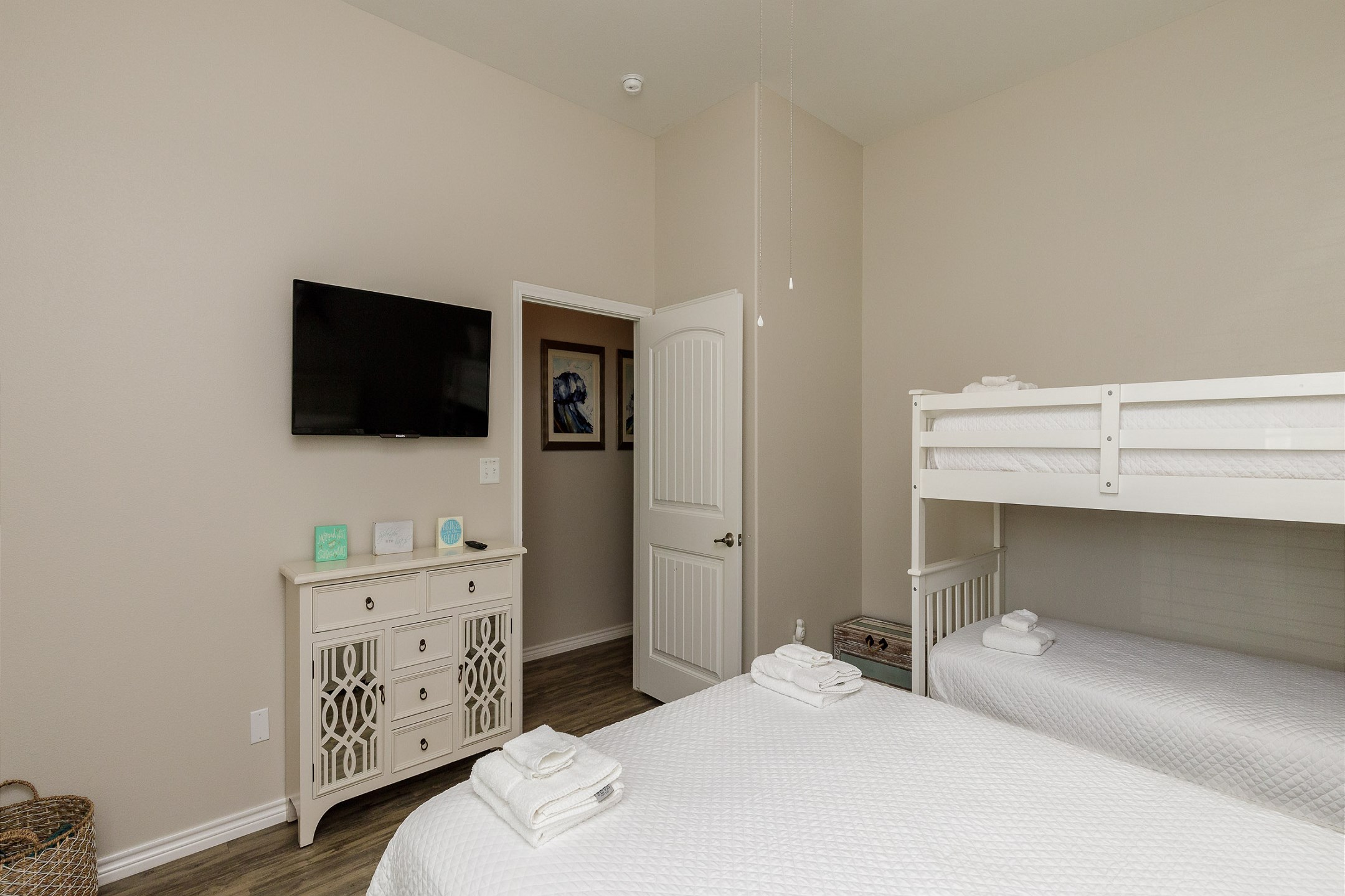 Second bedroom with queen size bed and twin size bunk beds, along with flat screen TV