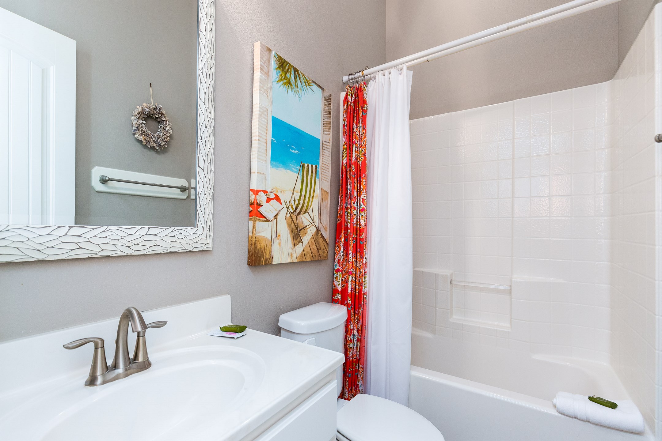Guest bathroom with tub/shower combo