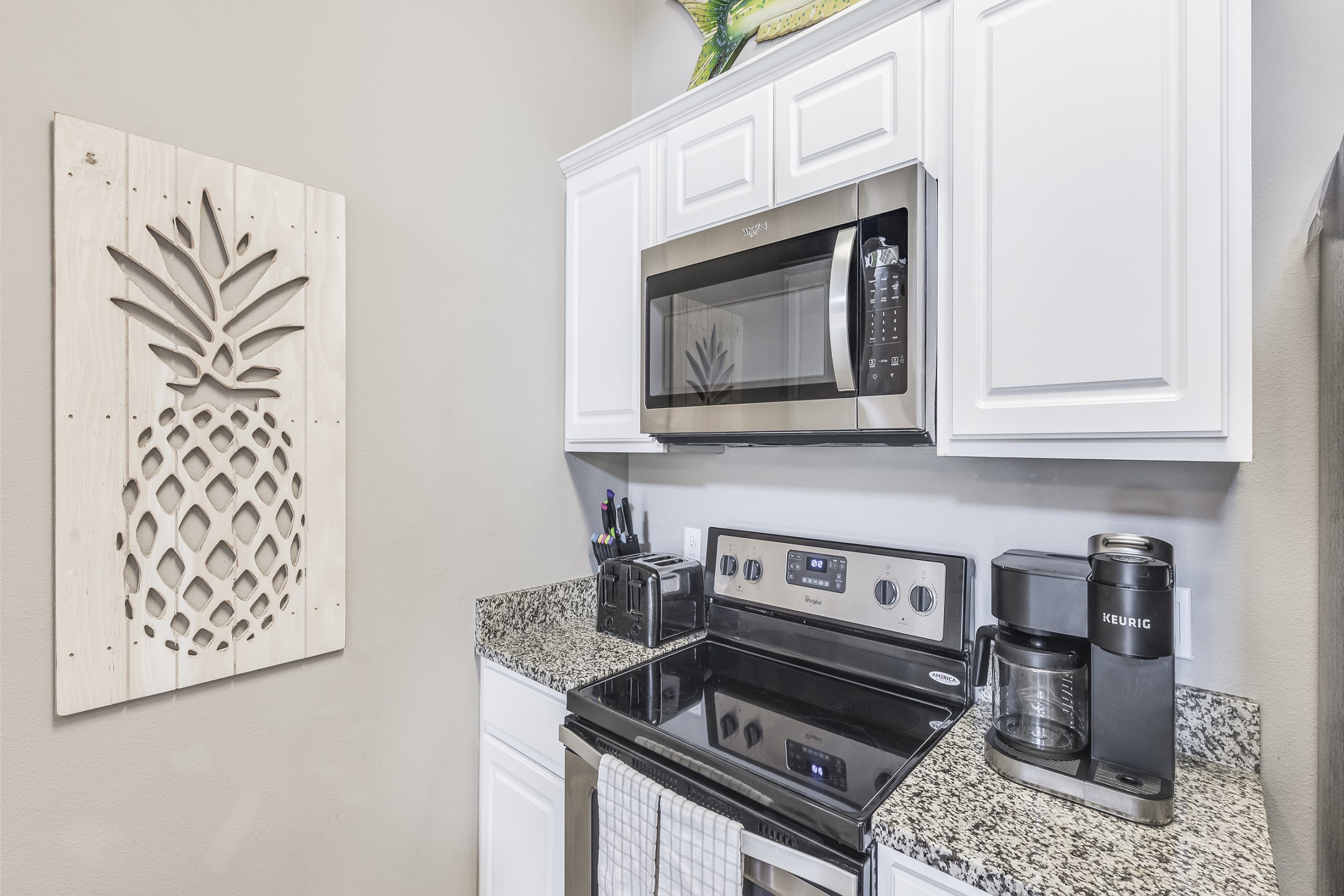 Coffee maker, toaster, and other essentials provided