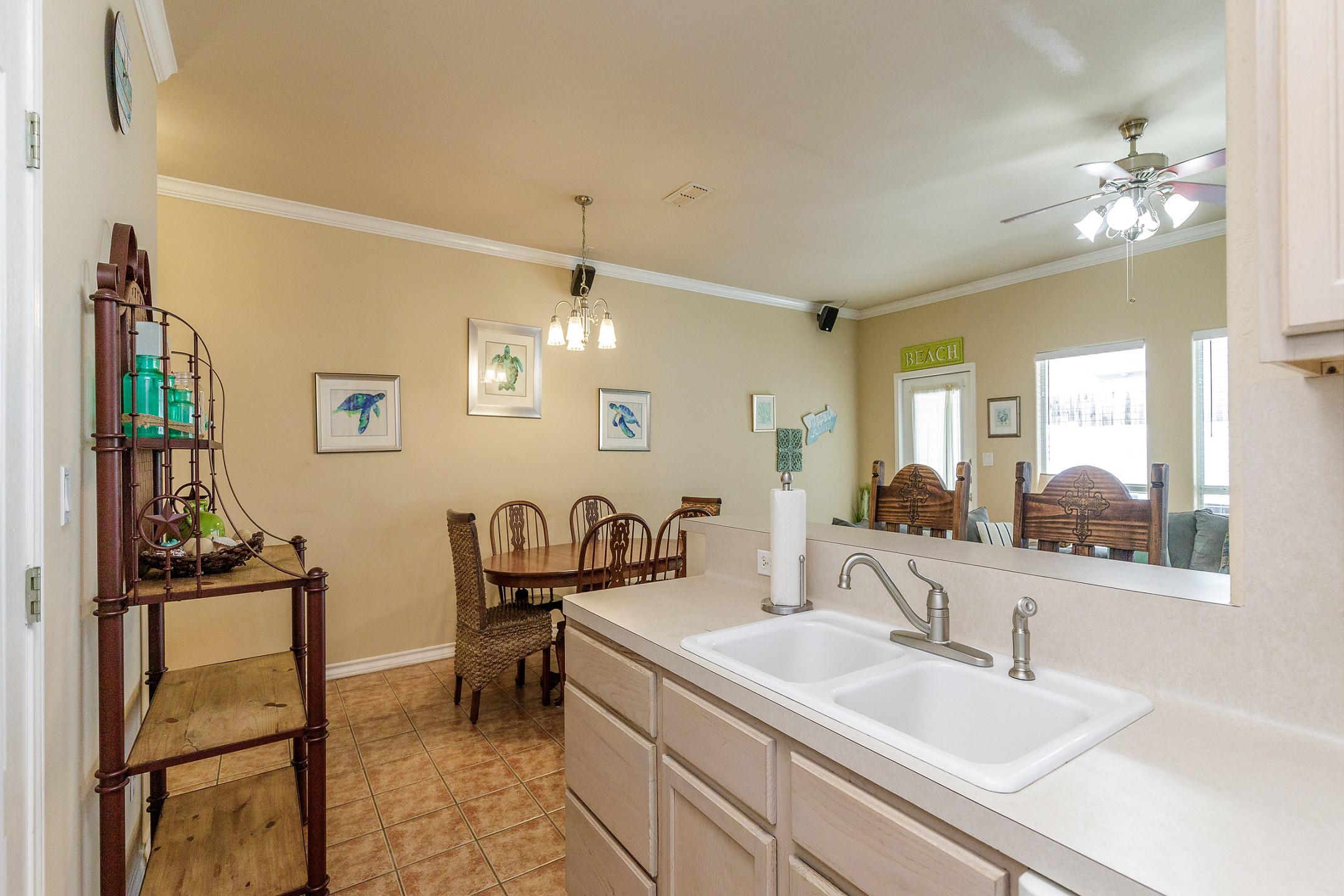 Open layout connecting the kitchen to the dining area