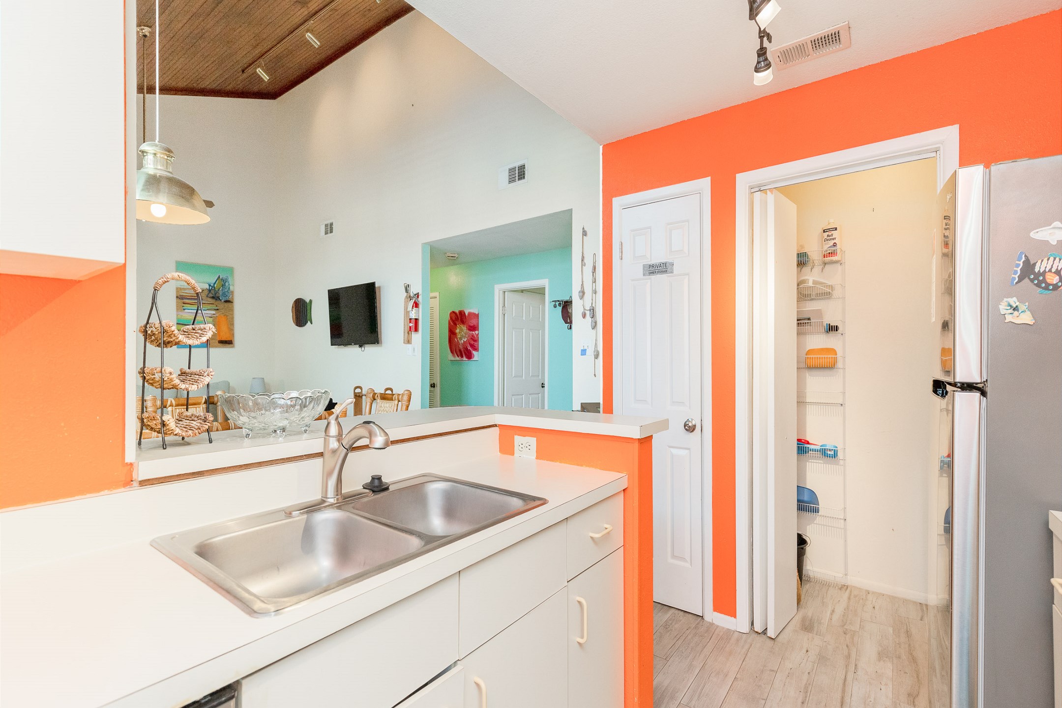 Large kitchen area to cook meals with the family 