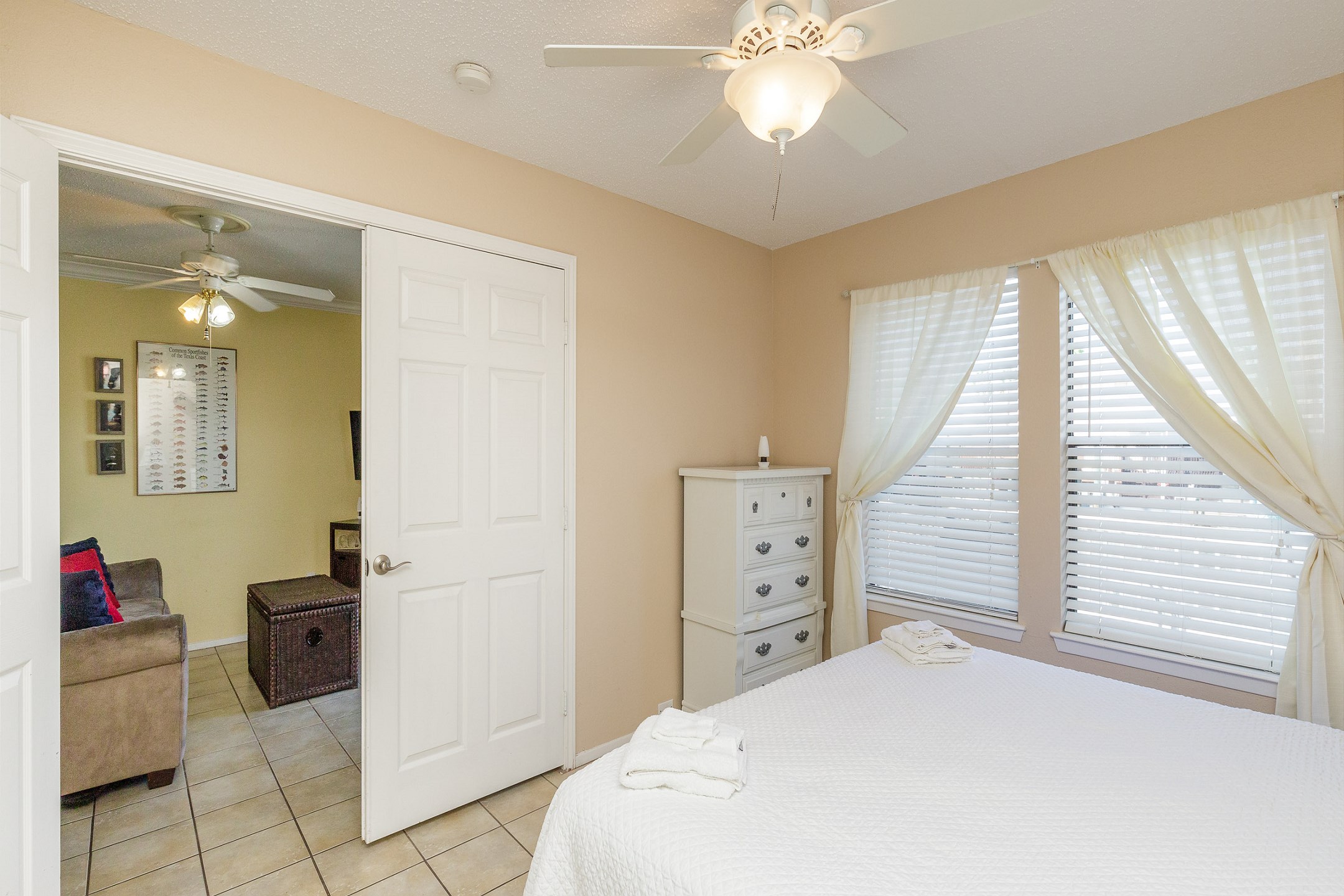 Guest bedroom with king size bed