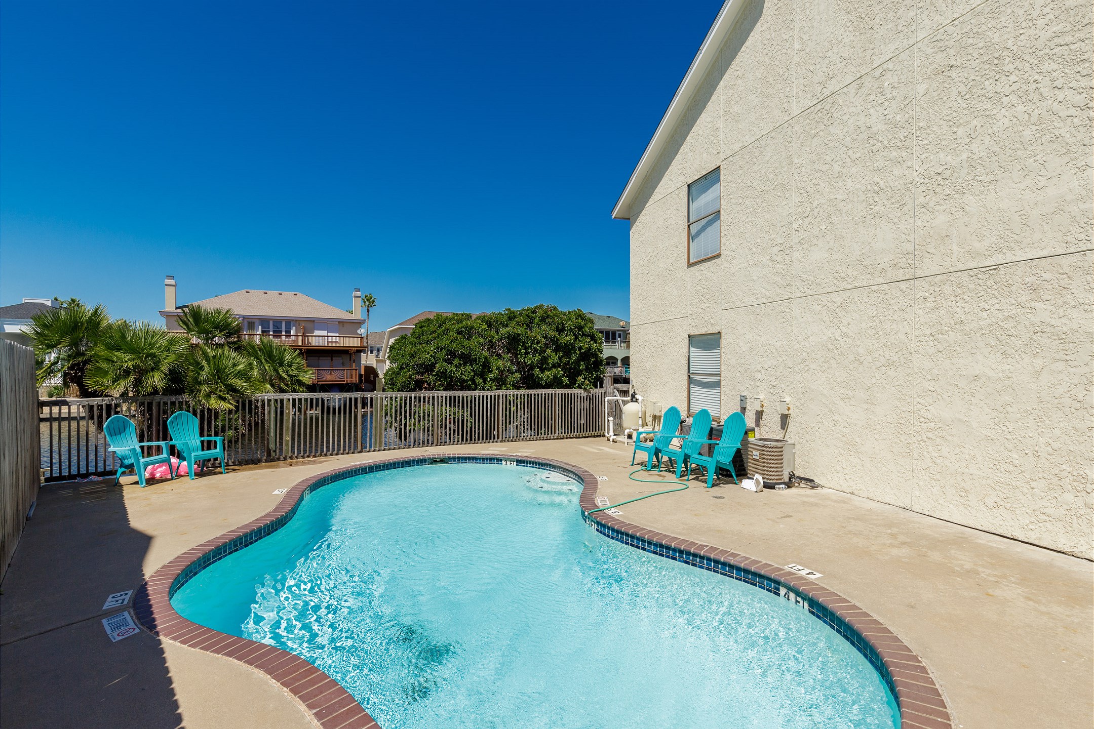 Sparkling pool to enjoy during your vacation