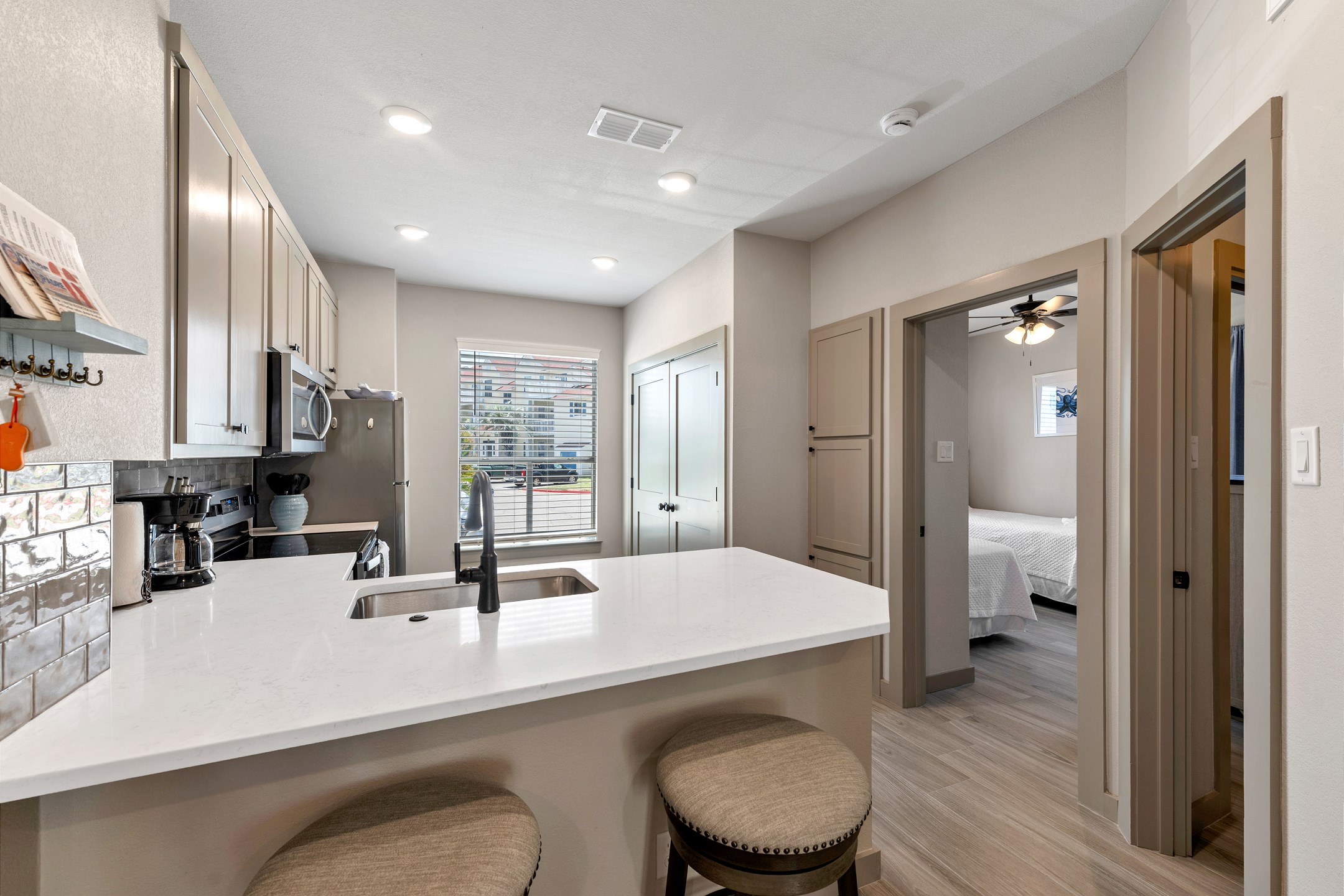 Well-equipped kitchen that''s perfect for whipping up meals anytime of day