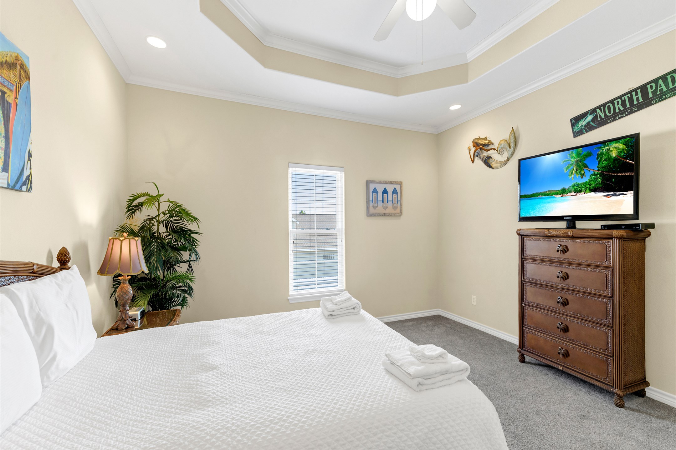 Second bedroom on the second floor with queen size bed and flat screen TV 