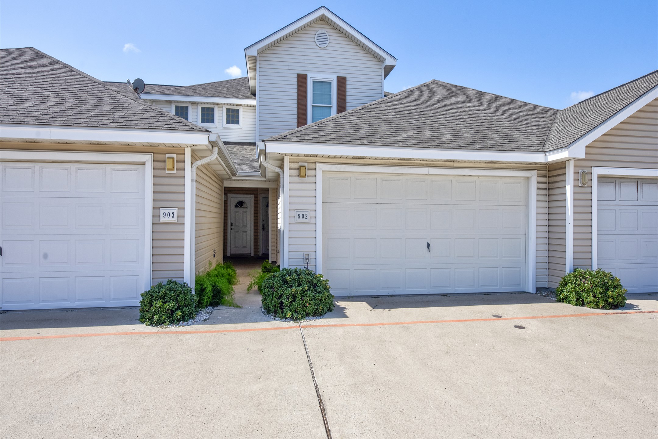 Welcome to Mare Dunes, condo #902 at Palm Bay with garage parking 