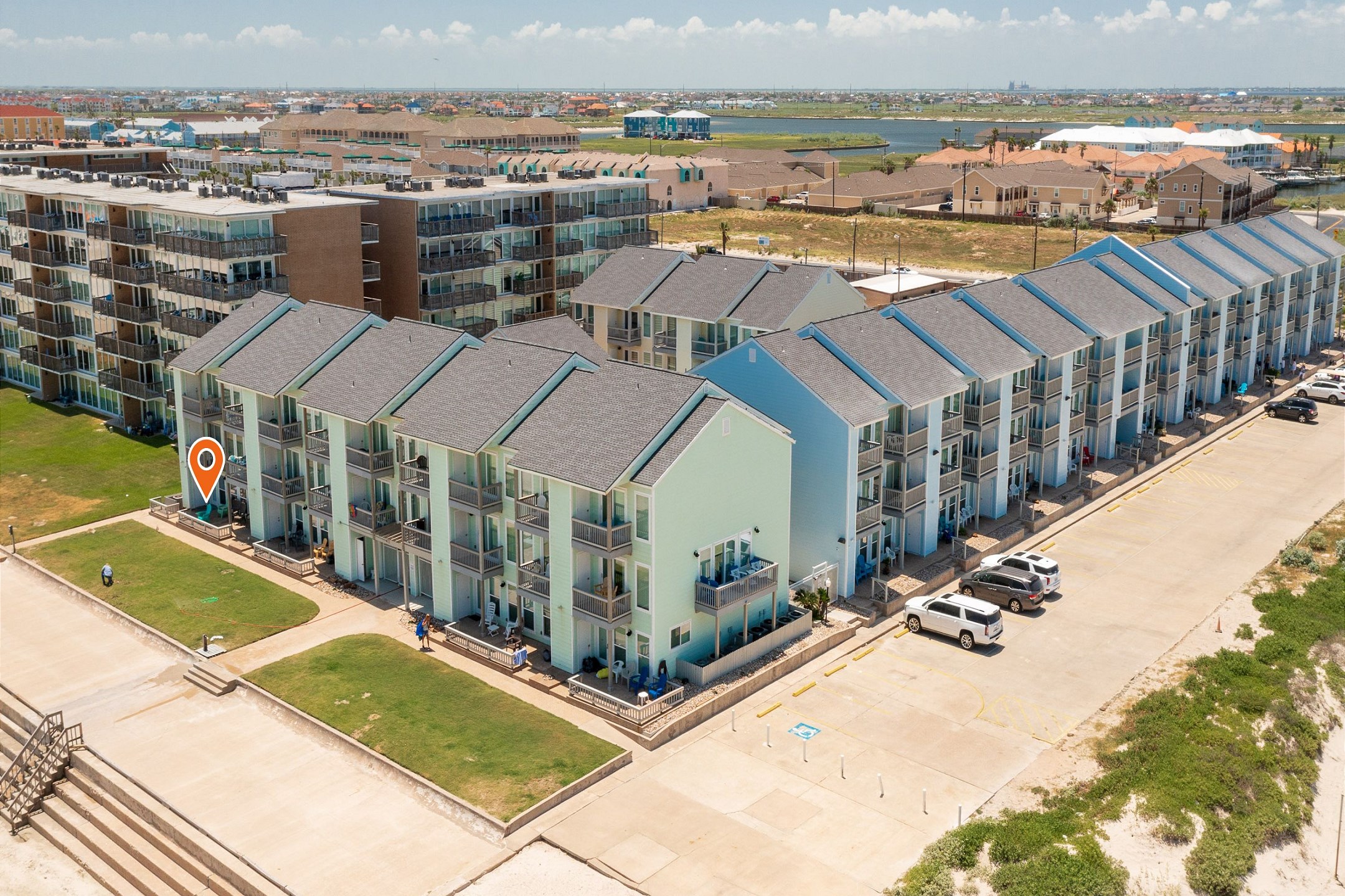 El Constante 101 - Ground floor beachfront condo