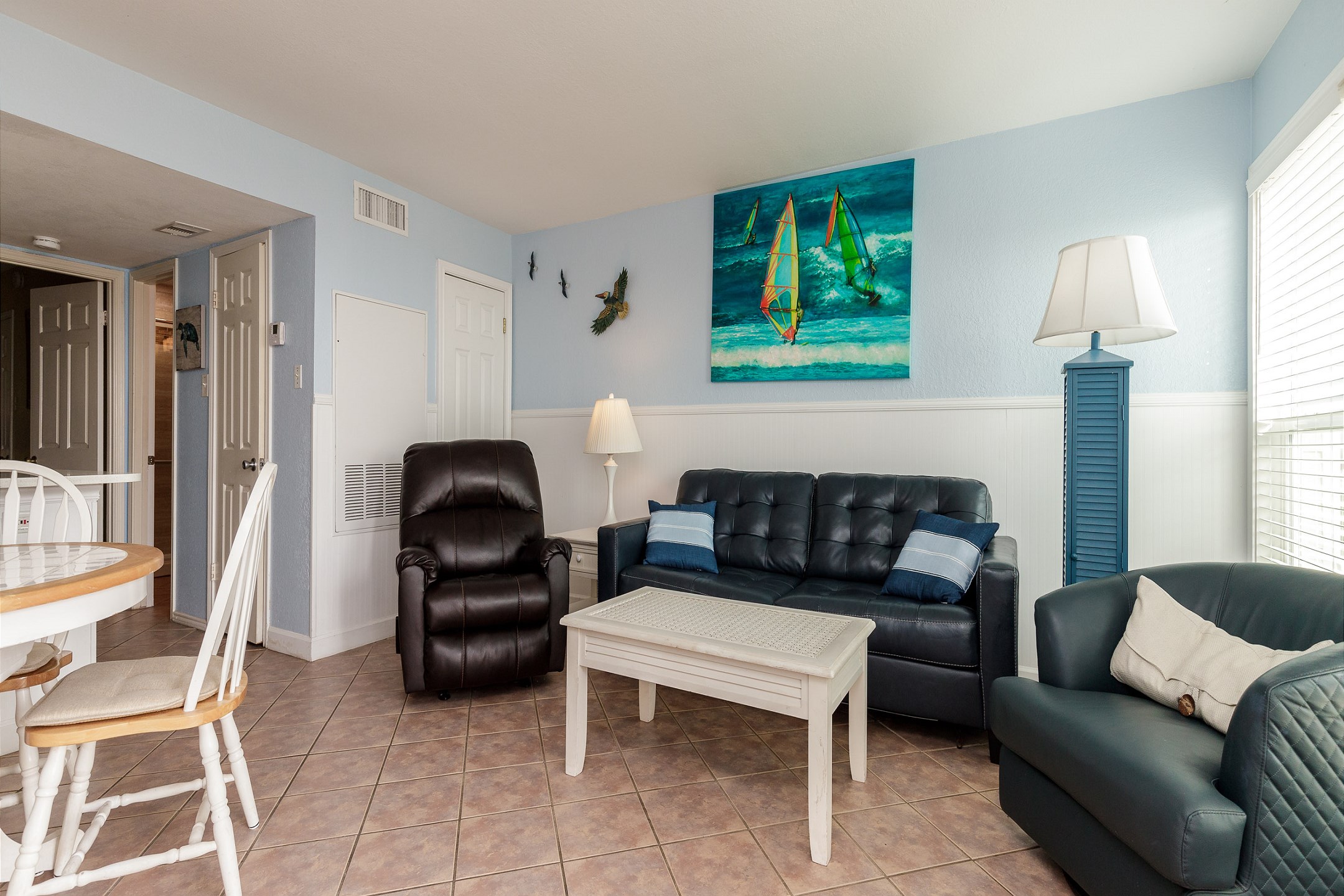 Spacious living area with comfy new furniture to relax with the family 