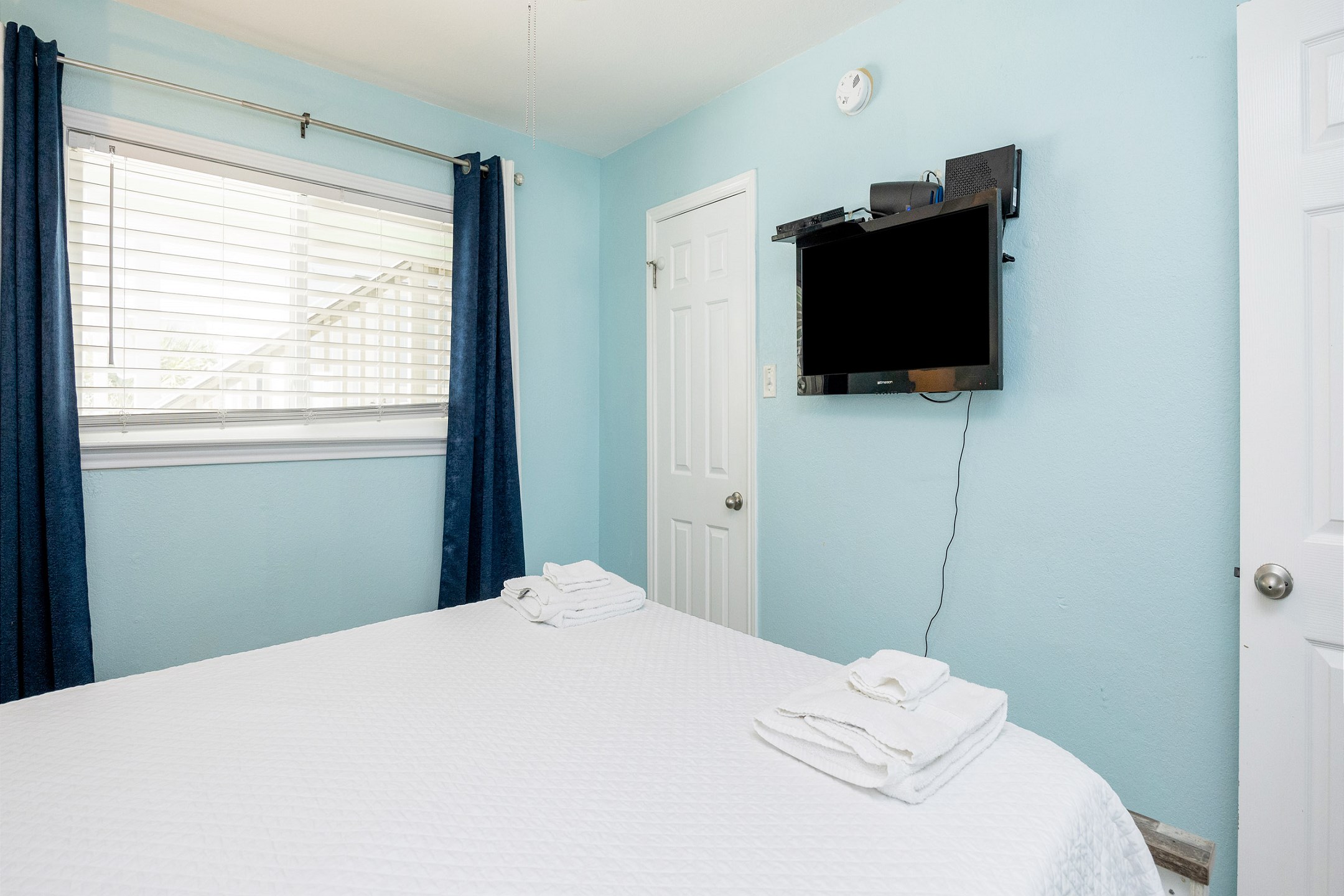 Master bedroom with queen size bed and flat screen TV