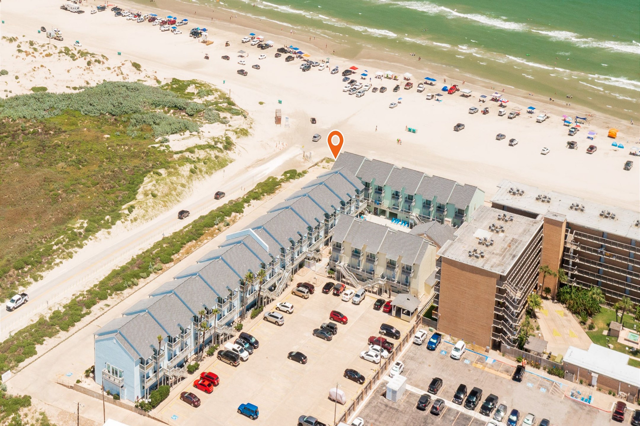 El Constante 209 - Second floor beachfront condo
