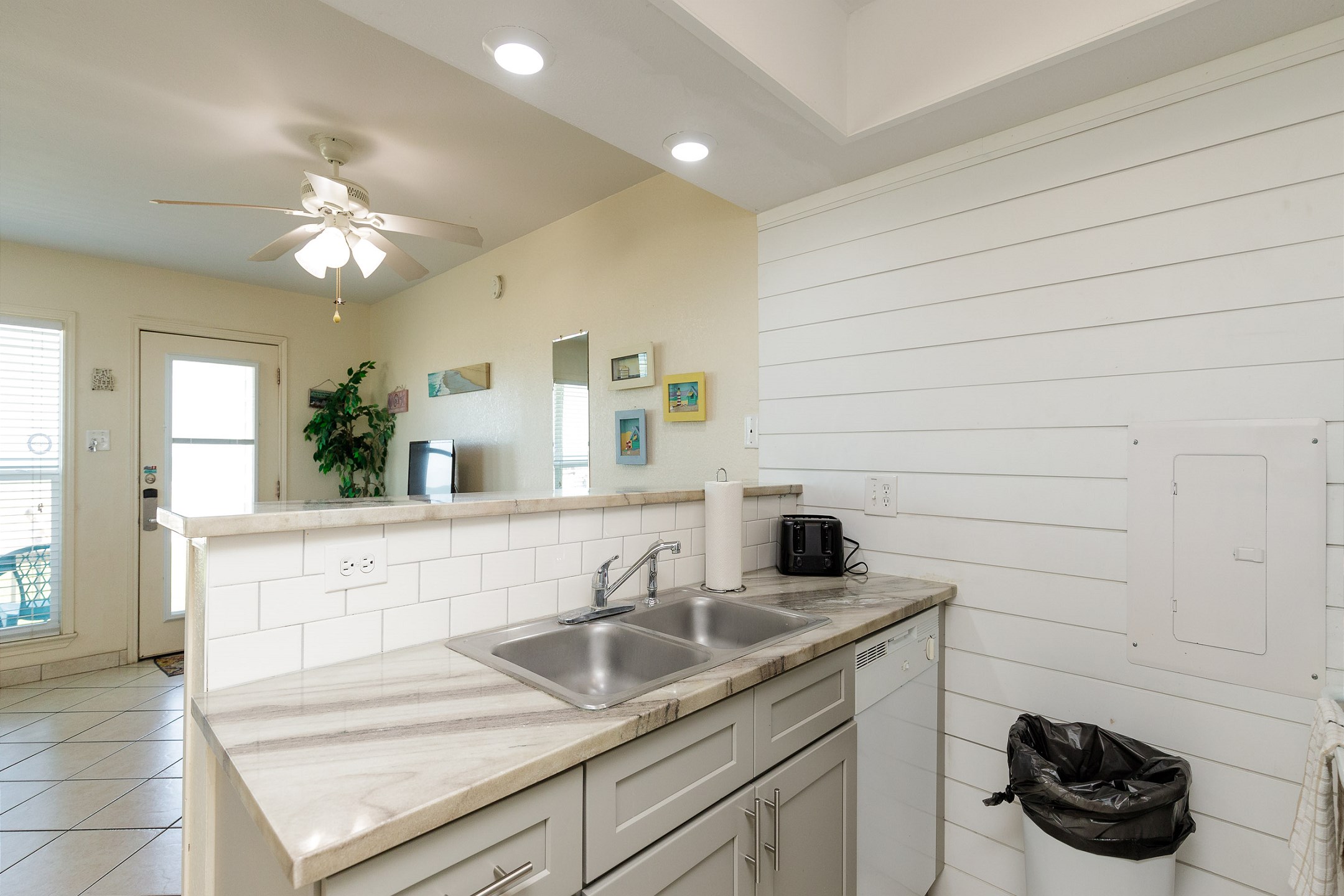 Fully equipped kitchen for gourmet cooking