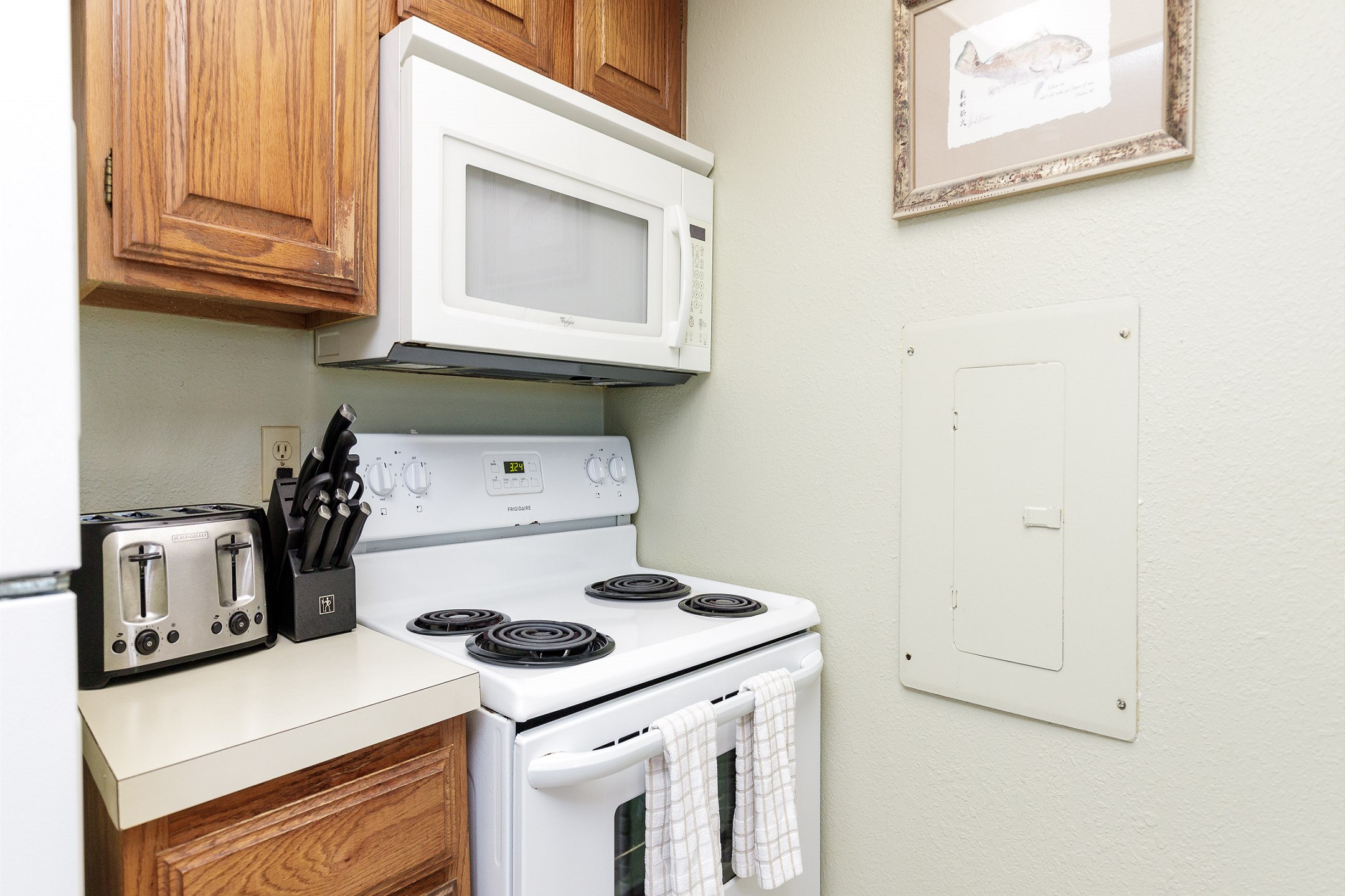 Great kitchen space to cook meals with the family 
