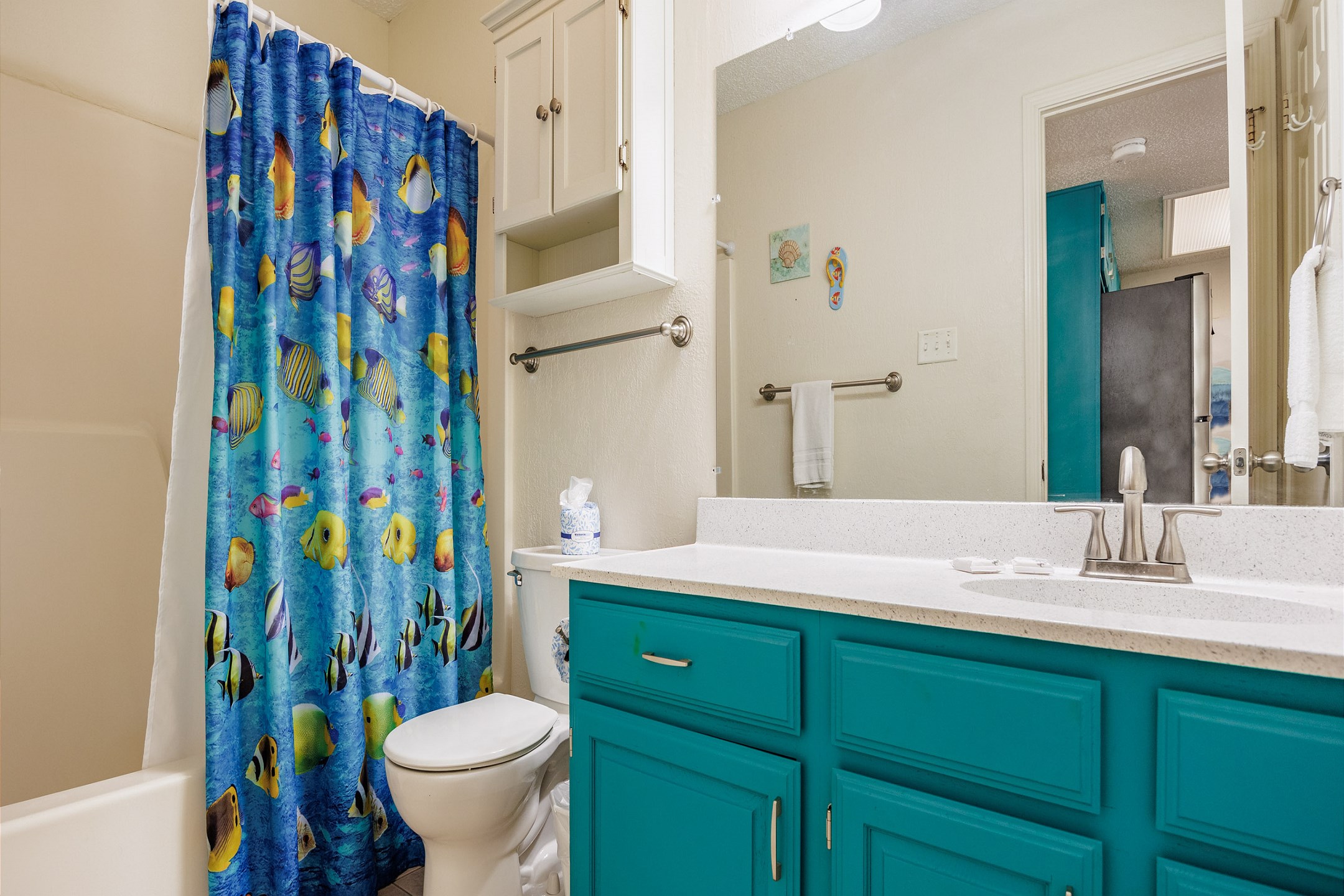 Guest bathroom with tub/shower combo