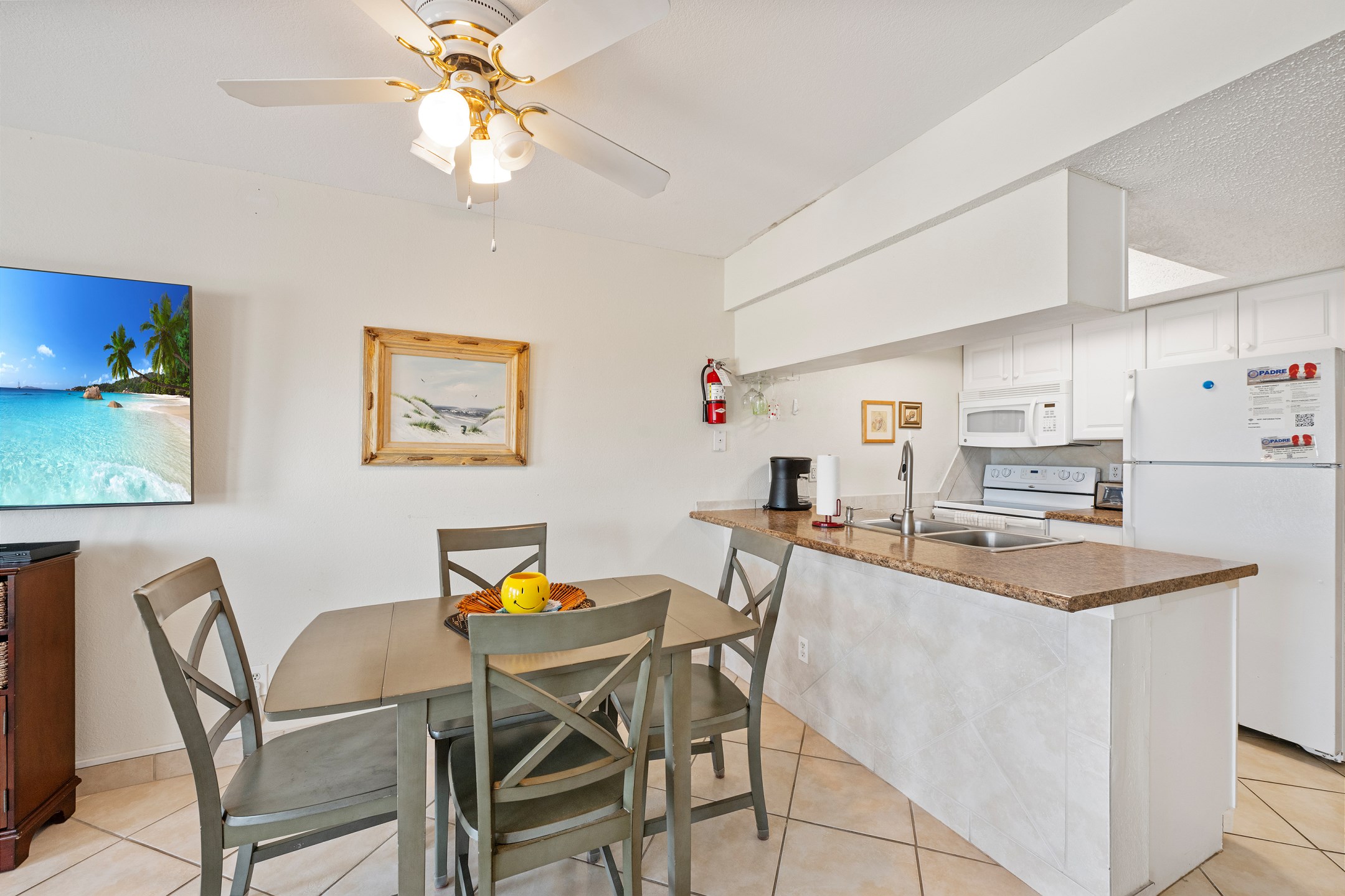 Dining table and well-equipped kitchen