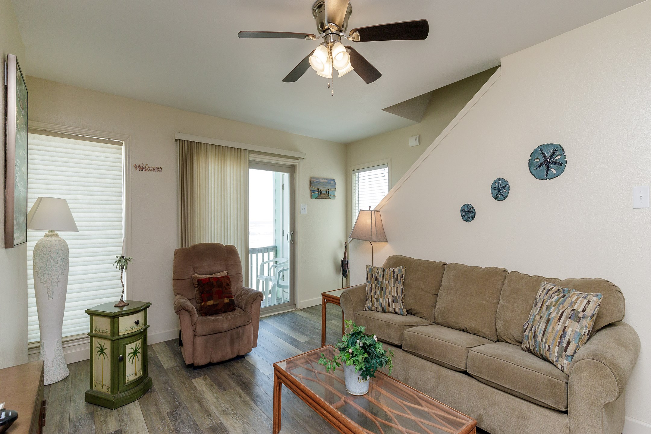 Comfy living area with a queen size sleeper sofa 