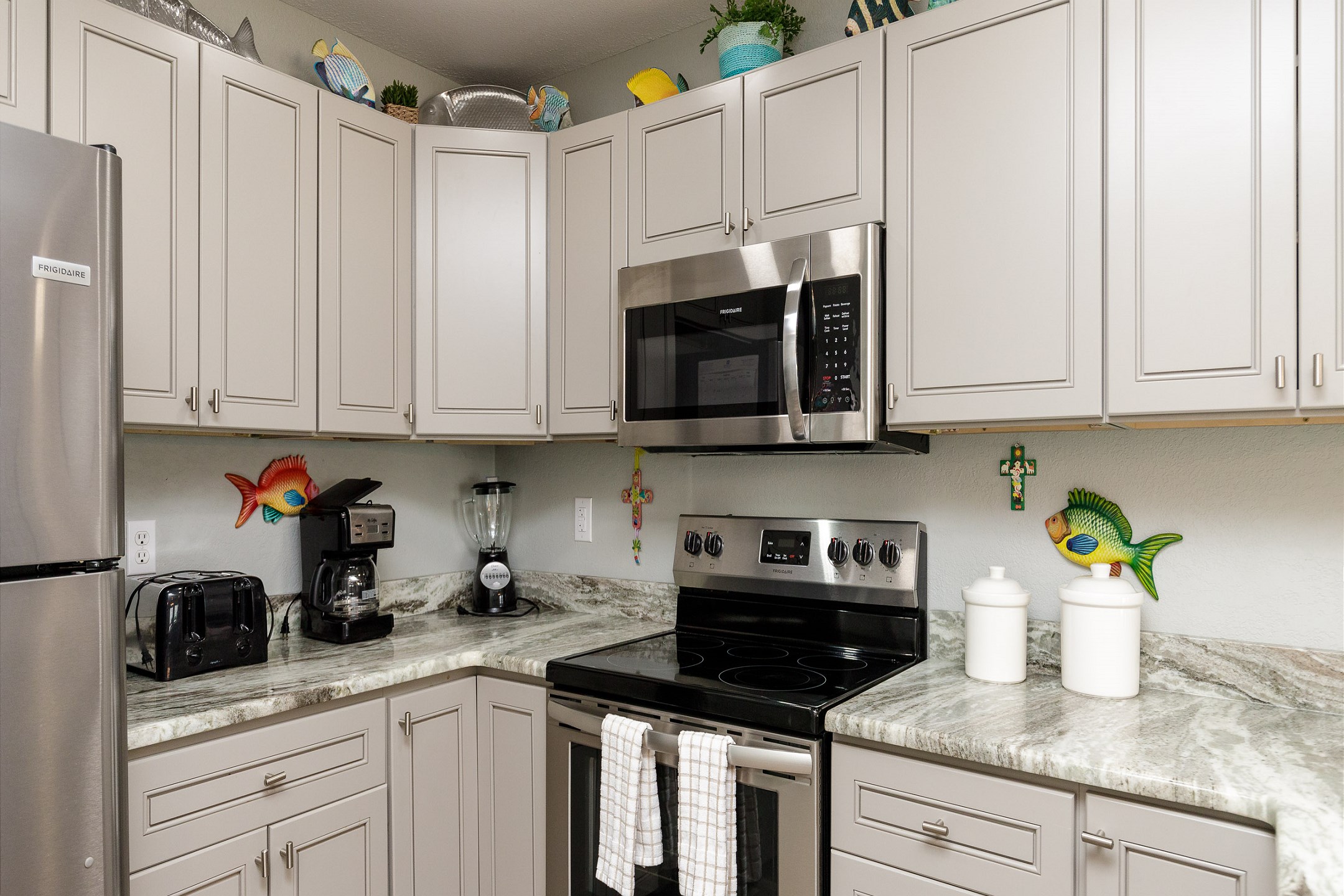 Coffee maker, toaster, and other essentials provided