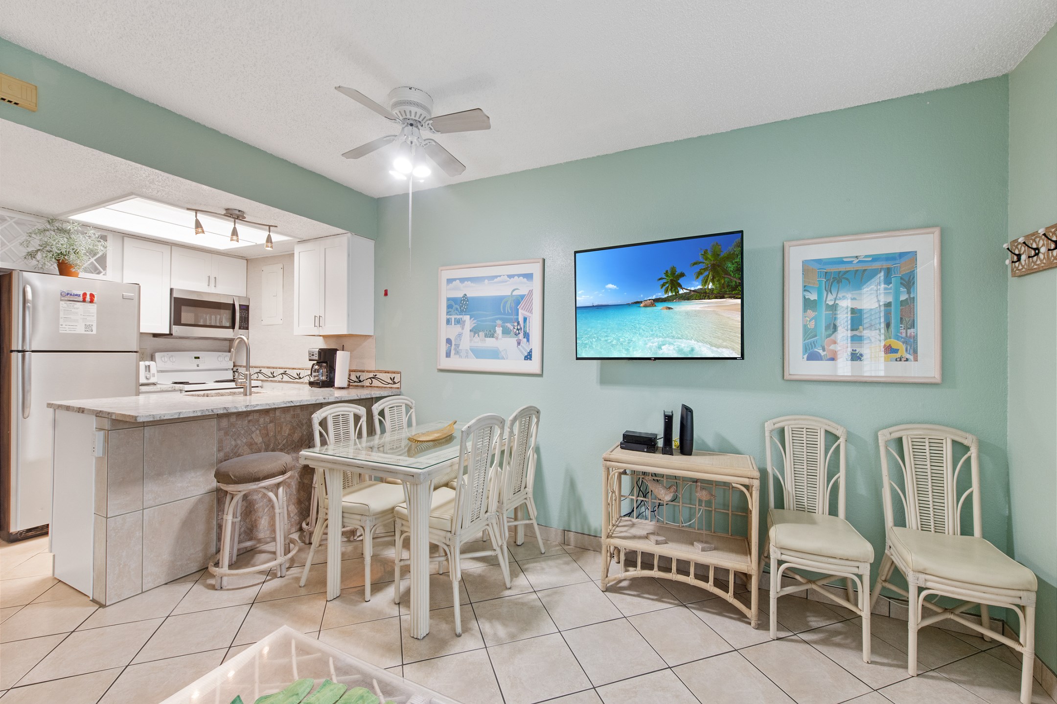 Family hub with plenty of seating - great space for family gatherings