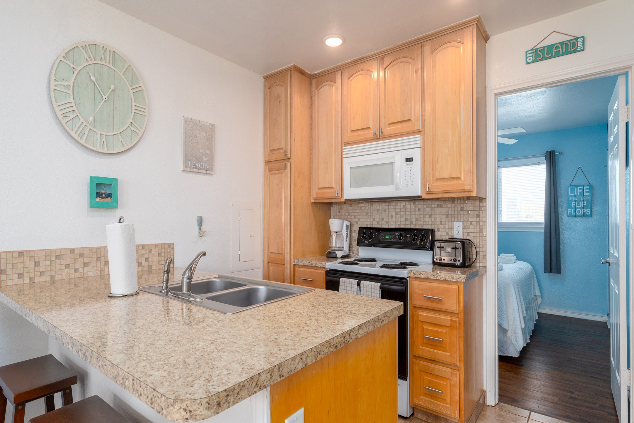 Fully equipped kitchen with everything you need to cook on vacation