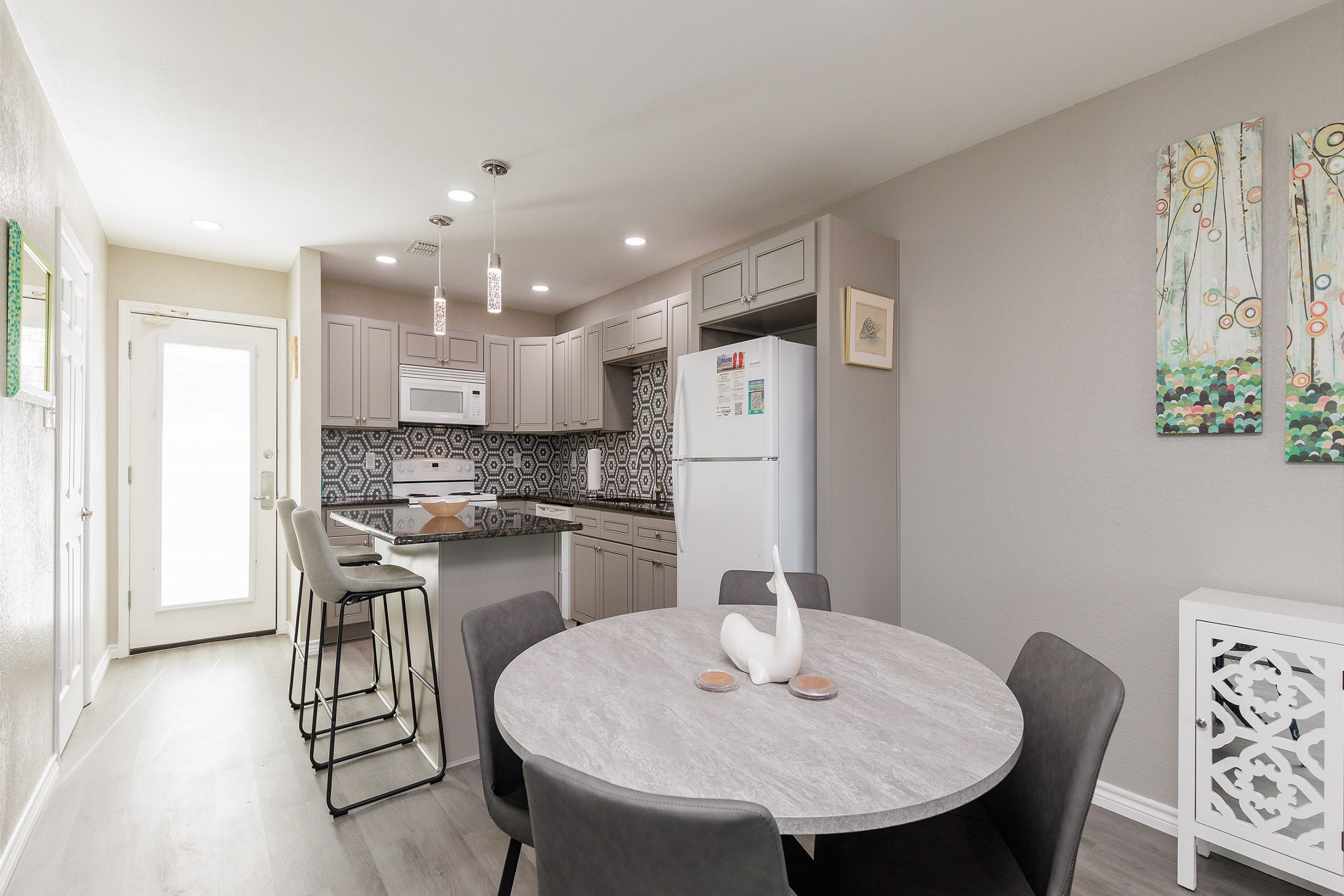 Airy and bright dining area