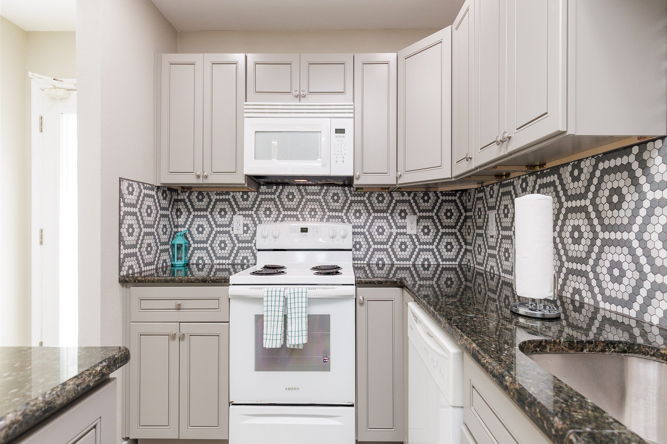 This kitchen is designed for delightful meal preparation during your getaway