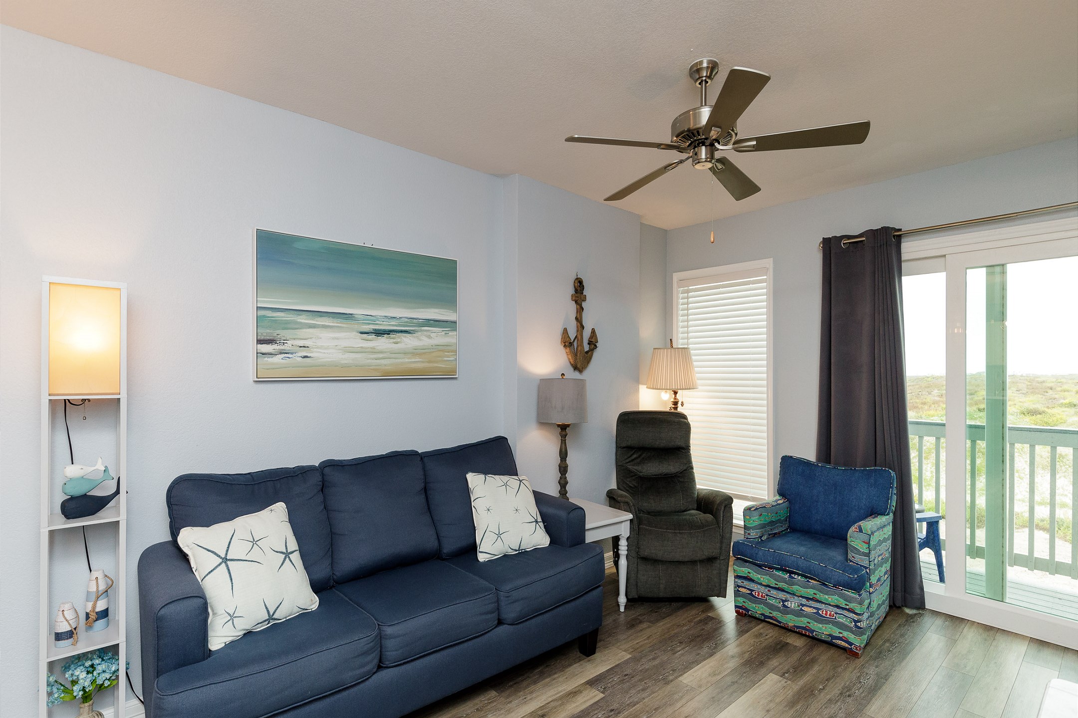 Cozy living area with queen size sleeper sofa 